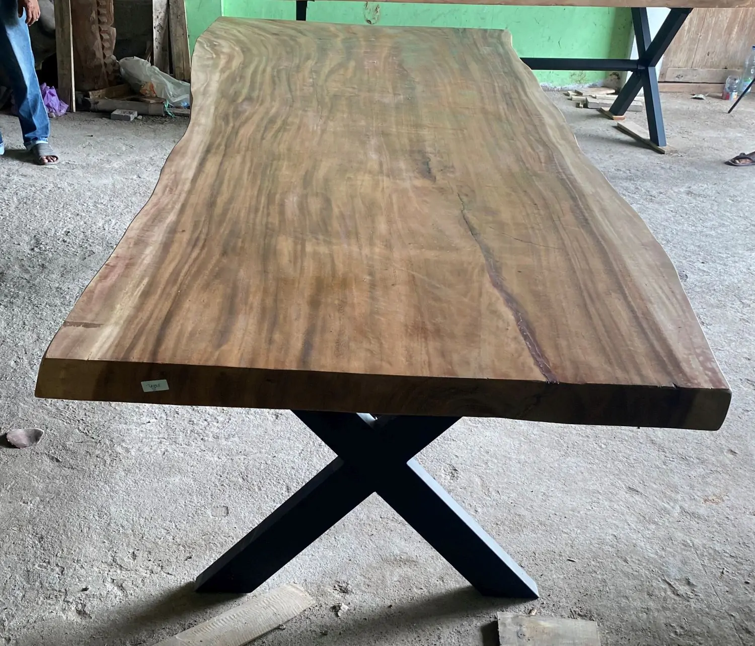  Product image 1 of the product “Natural Wood Table suar with metal legs, 280cm length, 120cm width, 83.5cm height. Table top 7cm thickness ”